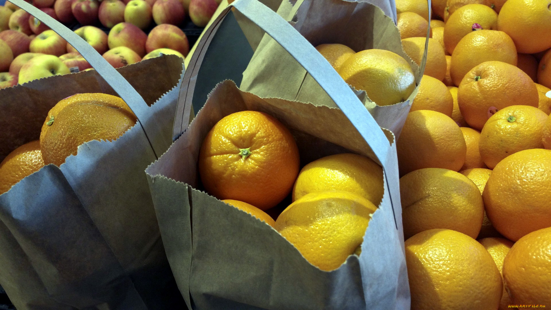 Are there oranges in the bag. Апельсины. Пакет апельсинов. Апельсины в пакете. Апельсины на столе.